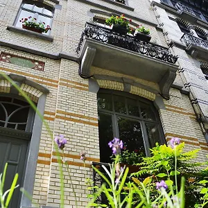 Des Roses Voltaire Schaerbeek